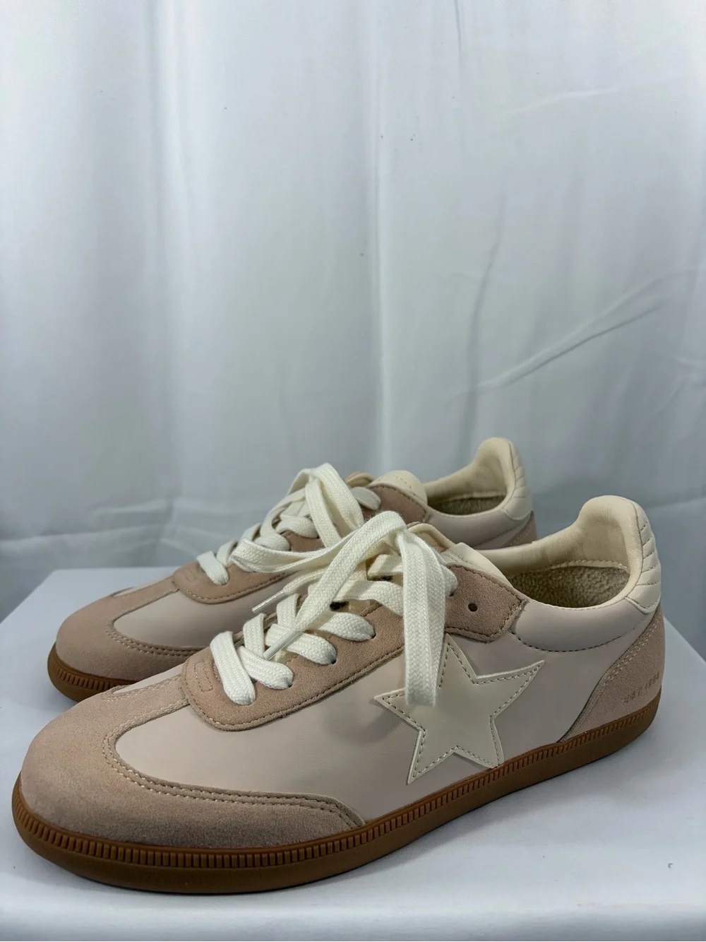 NWT Vintage Havana Women’s Size 10 Beige Star Accent Sneakers